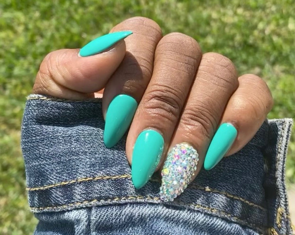 Classic teal with 1 full blinged out nail